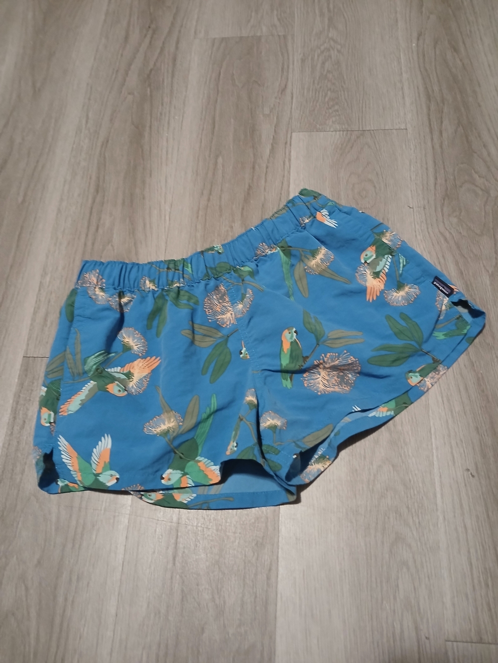 Patagonia Worn Wear Women's Barely Baggies Shorts -2.5 Parrot Design